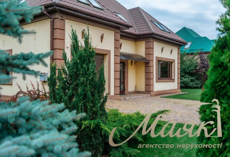 Продается шикарный двухэтажный дом на Великом Лугу.