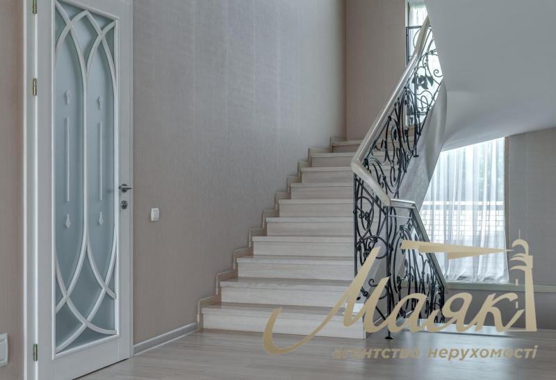 Будинок у центрі міста.