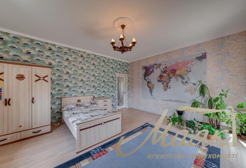 Будинок у центрі міста.