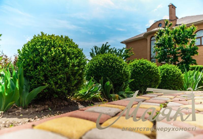 Будинок у центрі міста.