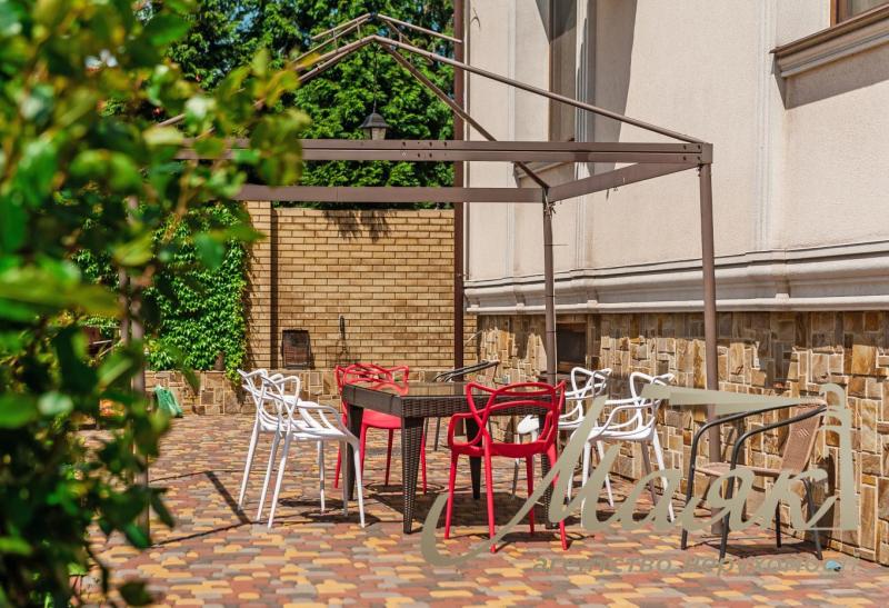 Будинок у центрі міста.