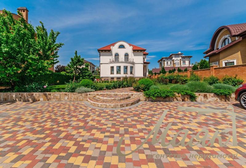 Будинок у центрі міста.